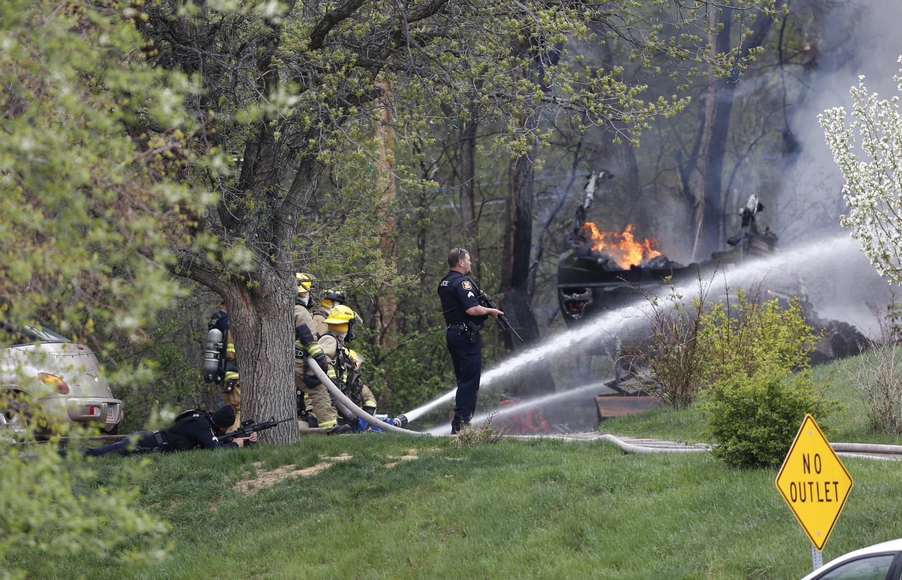 051218-nws-fire004.JPG